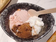 冰淇淋自助-哥老官重庆美蛙鱼头(西湖银泰十一哥店)