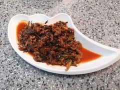 韭菜腌菜炒牛肉片-嘎洒汤锅·花腰傣美食