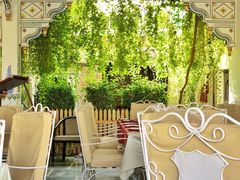 -Lake Shore Hotel & Restaurant