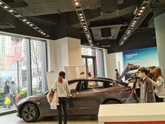 -TESLA 特斯拉(上海太古汇体验店)