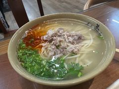 -亮亮面馆(经六路店)