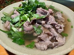 碗碗嫩牛肉翘脚-大众跷脚牛肉馆·非遗传承单位(峨眉山店)