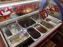 -爆炸头阿姨小四川正宗川味小吃(无任何分店)