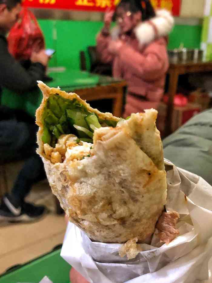 董哥卤肉卷(师大北门店)-"卤肉卷也是开在北门好多年了吧,偶尔会回购.