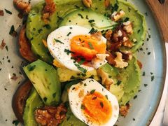 牛油果煮蛋吐司-RAC BAR(安福路店)