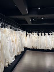 -维纳斯婚纱礼服租赁馆