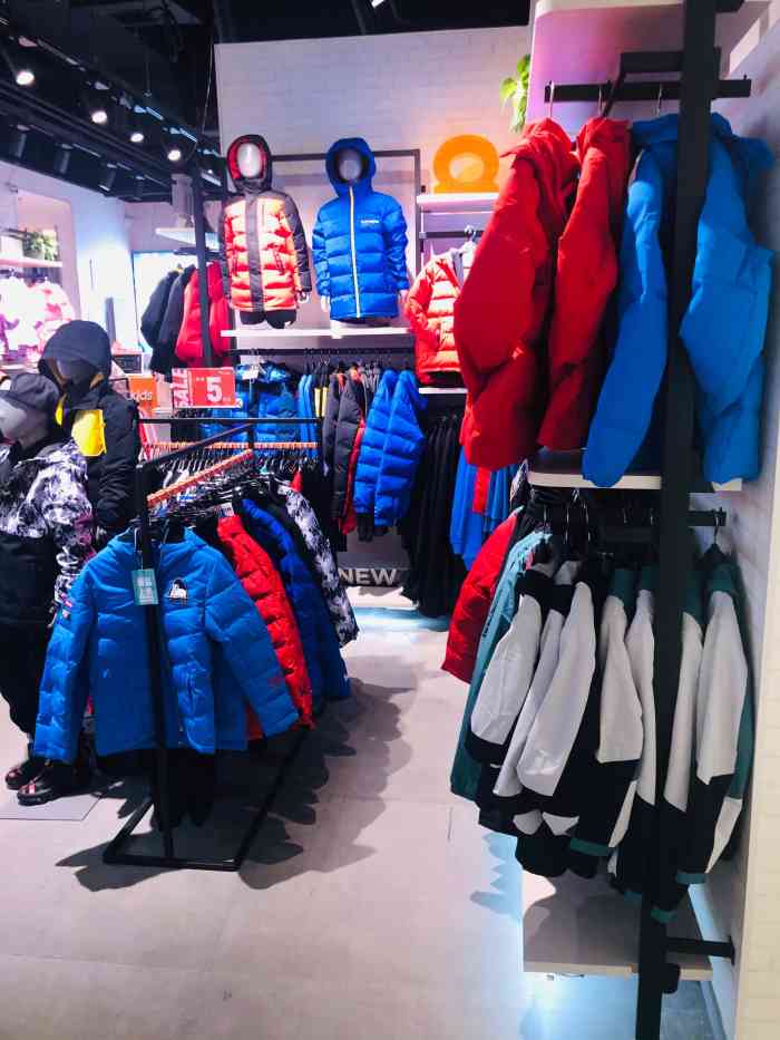 16人赞默然静寂2019年10月23日打分在万象汇三层都是童装,身为宝妈