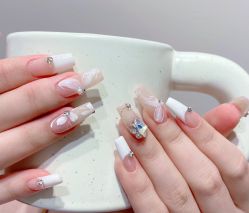 -花岐款式专研健康美甲沙龙