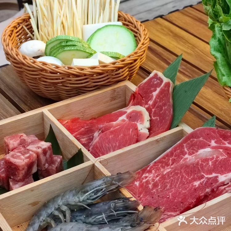 在南滨路绝美悬崖烤肉店