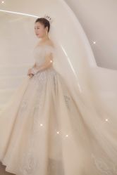 -艾米丽婚纱礼服