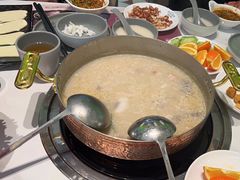 -洪氏嗨捞·广东猪肚鸡·椰子鸡火锅(西咸万象城店)