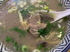 牛肉汤送饼丝-八百里牛肉汤(盖饭·锅贴·万象城店)