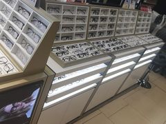 -美式眼镜·授权蔡司.依视路.尼康.豪雅.明月(南翔印象城店)