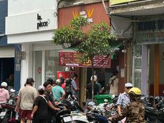 -Bánh Mì Huynh Hoa