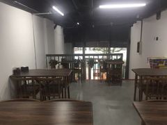 大堂-小胡驴肉火烧 砂锅米线(义和庄店)