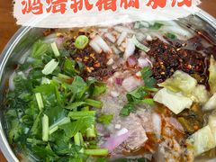 -鸿浩扒猪脚米线