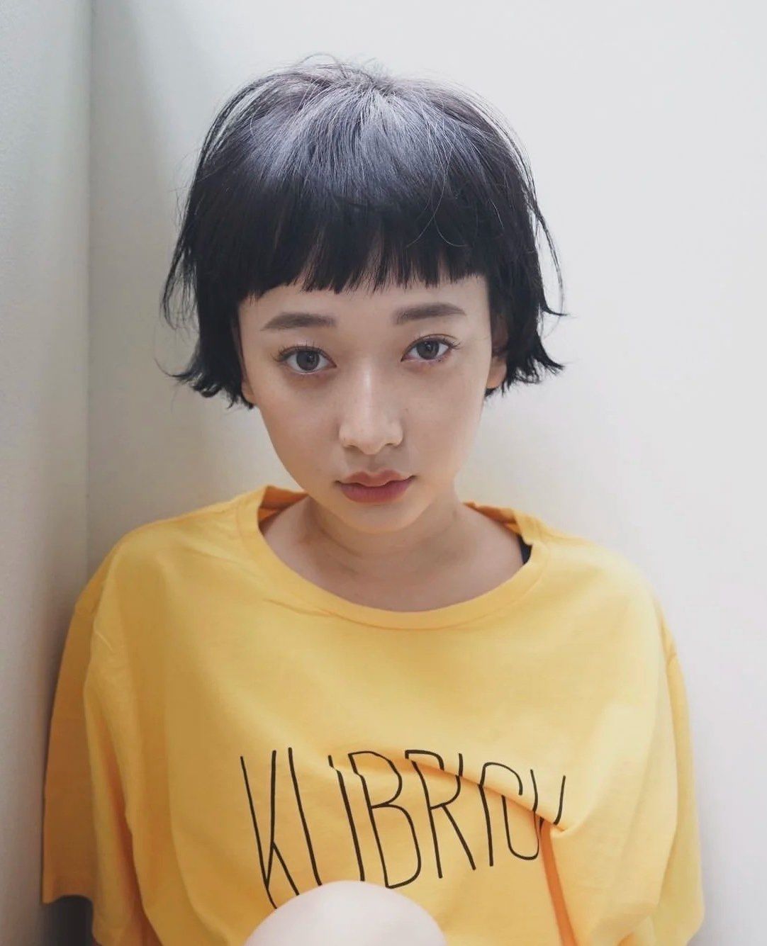 感
造型增加发型整体的美感效果
适合小巧精灵的女生 必选短发