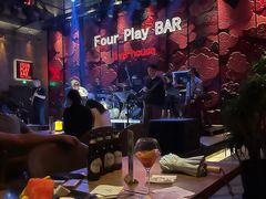 -FOUR PLAY BAR