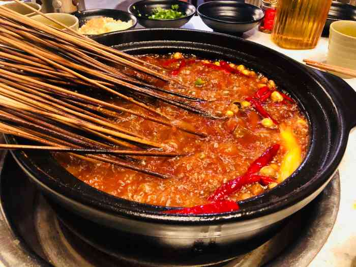 醉疯狂牛串串(成渝立交店)-"三个人一起去吃的串串,位置挺好找的,离凯