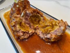 鸭蛋黄狮子头-梅飞酒家(名辉豪庭店)