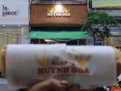 -Bánh Mì Huynh Hoa