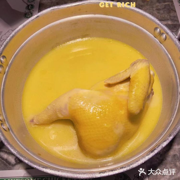 干了两碗哈哈，吃到撑了。一份足够3个人吃了