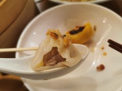 蟹粉小笼汤包-南小馆(迪士尼小镇店)