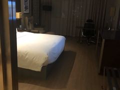 -武汉光谷广场杨家湾地铁站怡程酒店