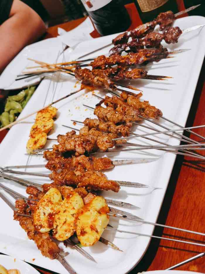 一只羊烧烤(工农大街店)-"工农大街上,去过几次,味道中规中矩,离的.