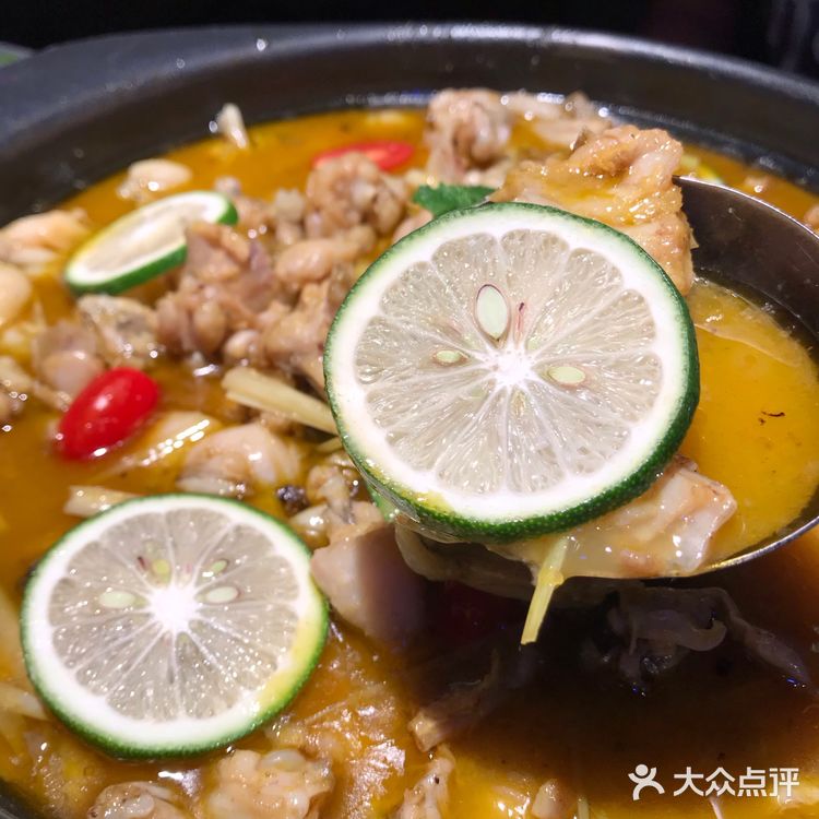 烤猪手16元有三块，挺划算的，味道也不错