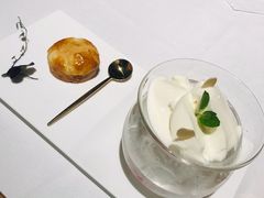 杏仁白玉布丁配蜜汁叉烧酥-广舟(千禧店)