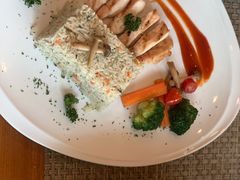 -Chom Cafe and Restaurant