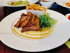 澳洲西冷牛排-香格里拉鱼跃地中海西餐厅·牛排披萨