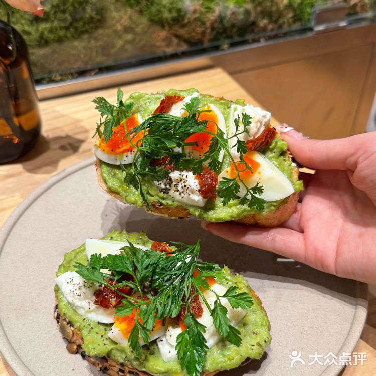 长沙女朋友带我见世面了！新开的漂亮饭！