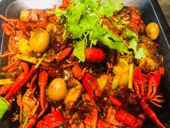 -沪小二炭火蛙锅(淮海中路美食不夜城店)