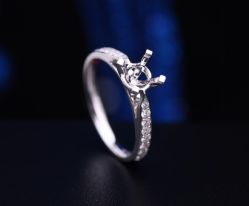 威德-威德钻石-克拉钻大本营(南京东路店)