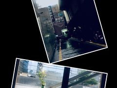 -新华里咖啡书吧(新华书店小寨店)