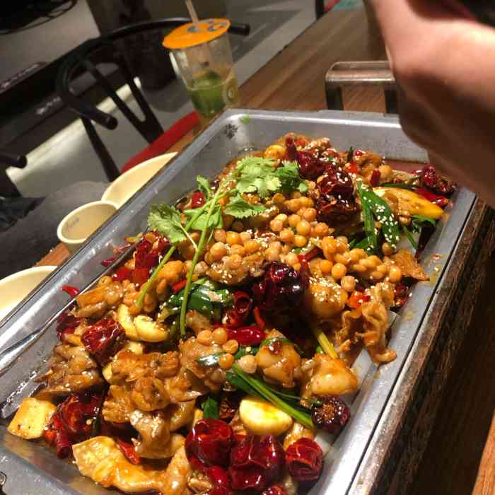 蛙江湖(悦荟v11店)-"培训的时候就准备进店了 环境挺好的 桌子.