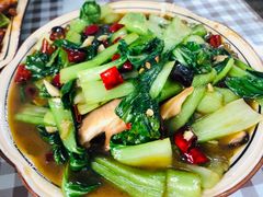 青菜炒蘑菇-瑜瑜饭馆