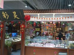 -灵彩珠宝(朗香街店)