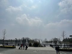 -奕欧来上海购物村停车场