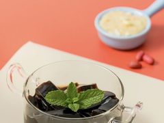 花生牛乳烧仙草-炖物24章·顺时轻养茶(黄龙店)