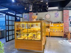 面包甜点陈列柜-啊噗吐呦现场烘焙(麦凯乐店)