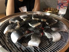 -围炉肉舍•炭烤活鳗•丹东海鲜烤肉(步行街店)