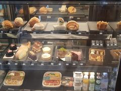 面包甜点陈列柜-星巴克(新达汇三林店)