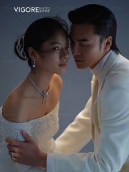 -雪中彩影婚纱摄影·微光艺术中心