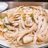 店面人流量较大，如果是晚餐时间点去可能要稍微排个队