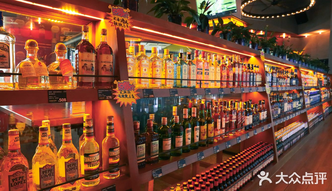 城中心·C位·光圈吊顶星级Bar