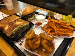 -The Habit Burger Grill 哈比特汉堡(爱琴海店)