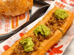 牛油果阿妈生旧叉烧芝士油条-喜势点·糖沙翁手工茶点·本地人茶居(永庆坊店)